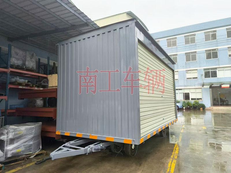 10吨箱式米兰网web版_米兰milan（中国）两侧带卷帘门 牵引雨篷拖车