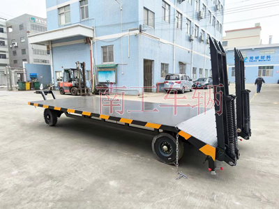 6吨带爬梯移动米兰网web版_米兰milan（中国）I.jpg